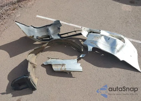 2004 Toyota Corolla Le z USA, uszkodzony, nr VIN 1NXBR32E04Z199134